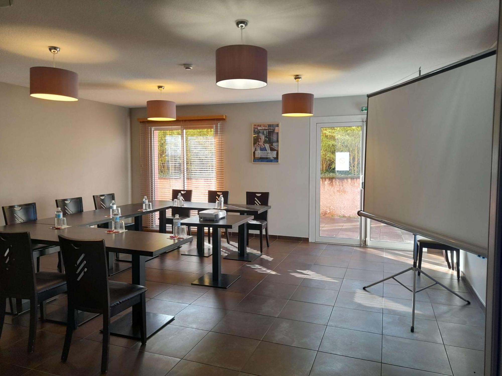 Brit Hotel Confort Montauban Exterior photo