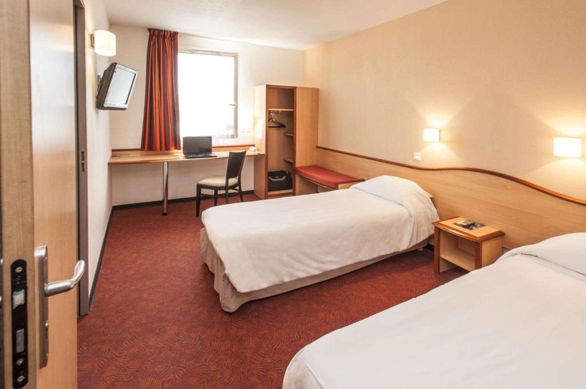 Brit Hotel Confort Montauban Exterior photo