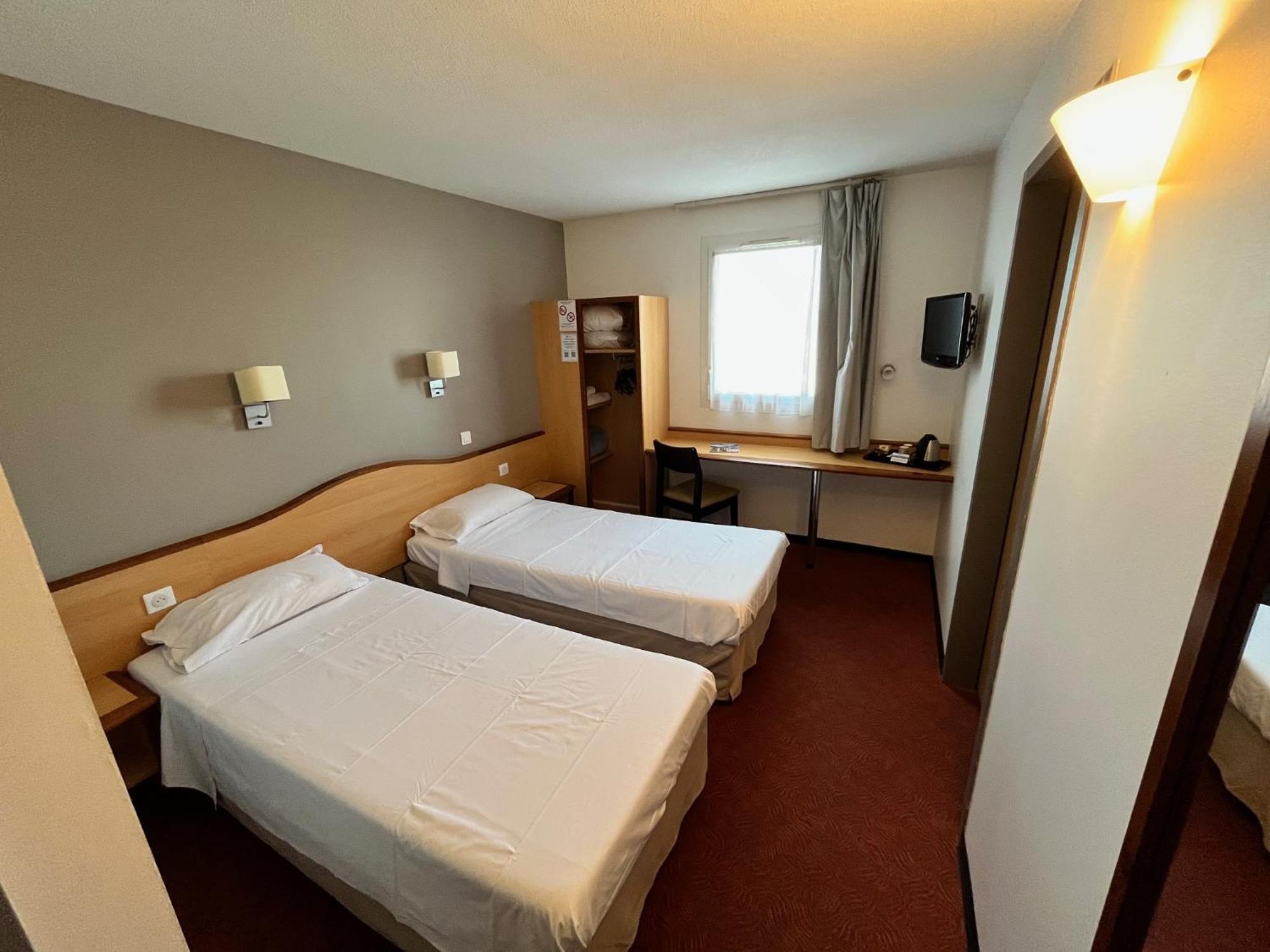 Brit Hotel Confort Montauban Exterior photo