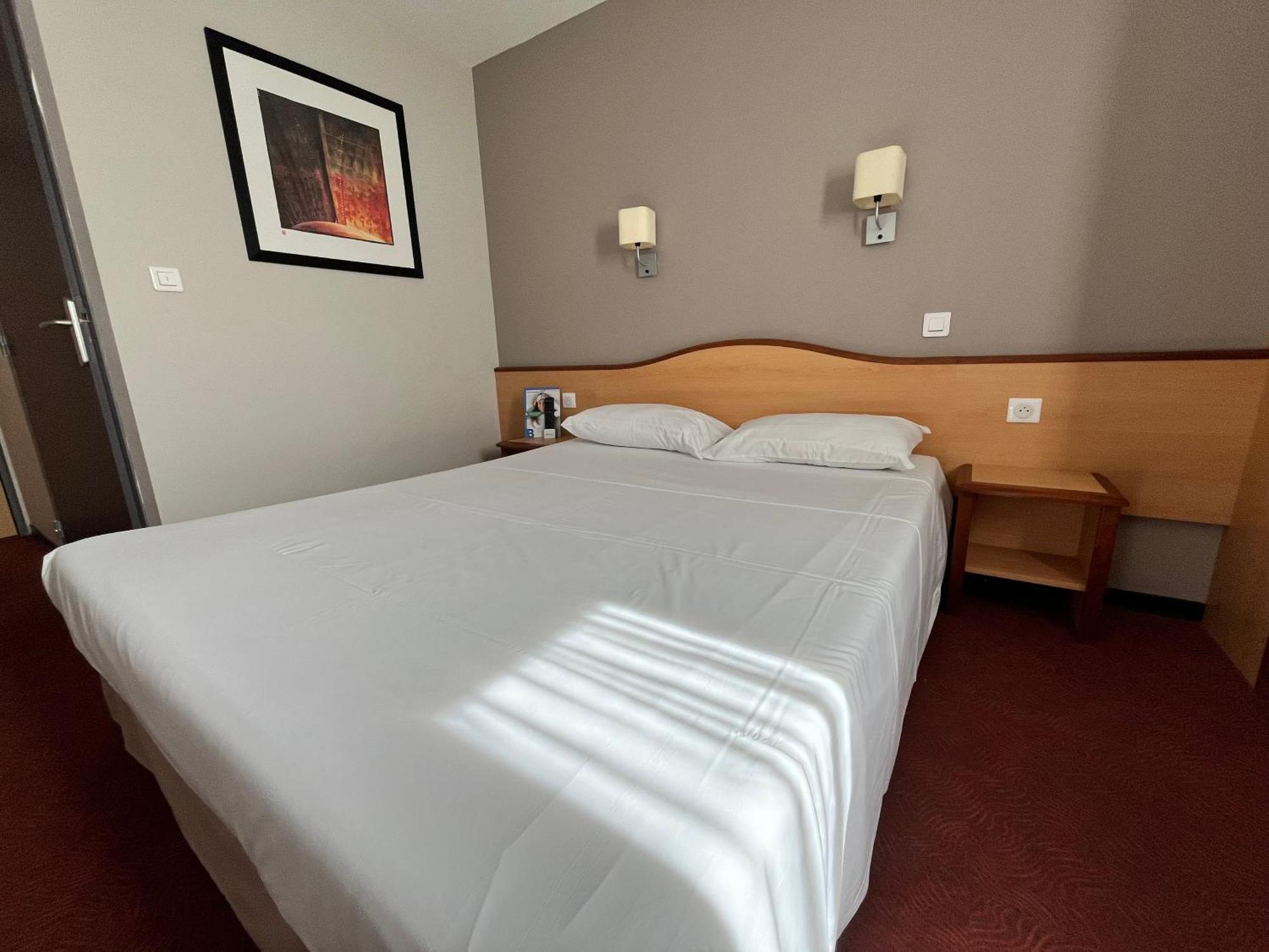 Brit Hotel Confort Montauban Exterior photo