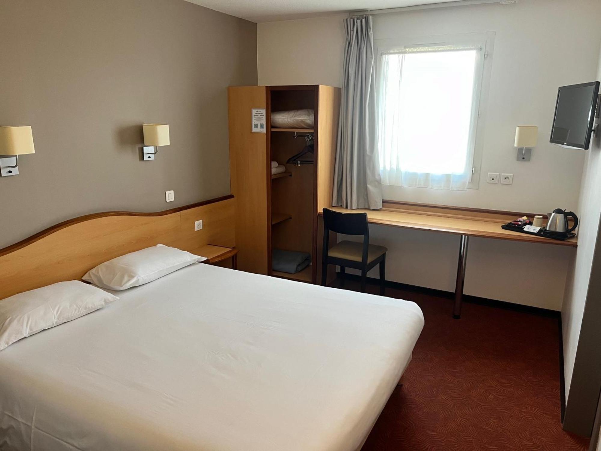 Brit Hotel Confort Montauban Exterior photo