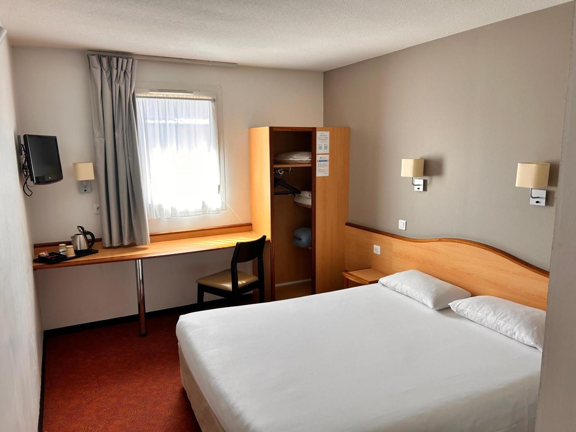 Brit Hotel Confort Montauban Exterior photo
