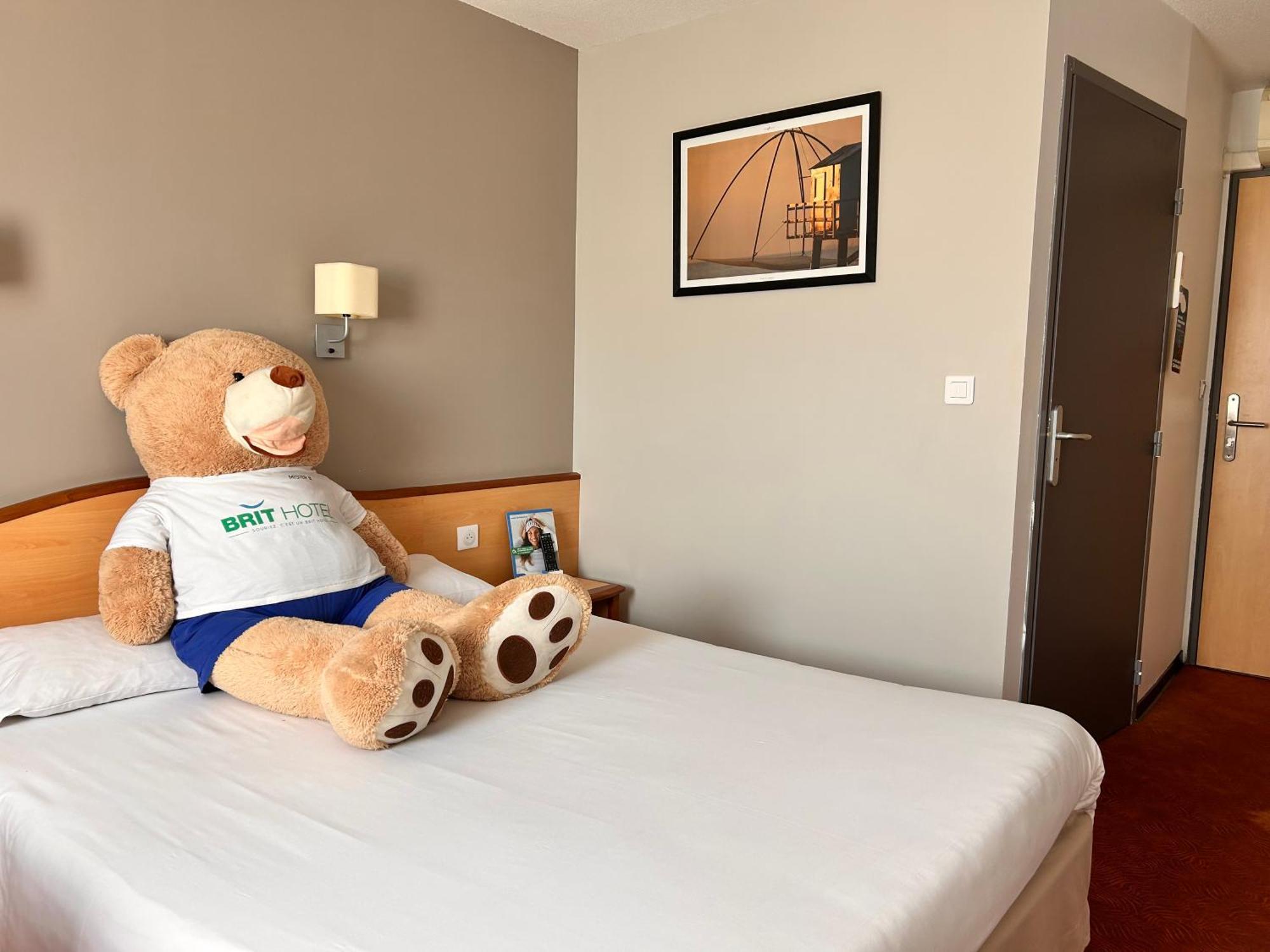 Brit Hotel Confort Montauban Exterior photo